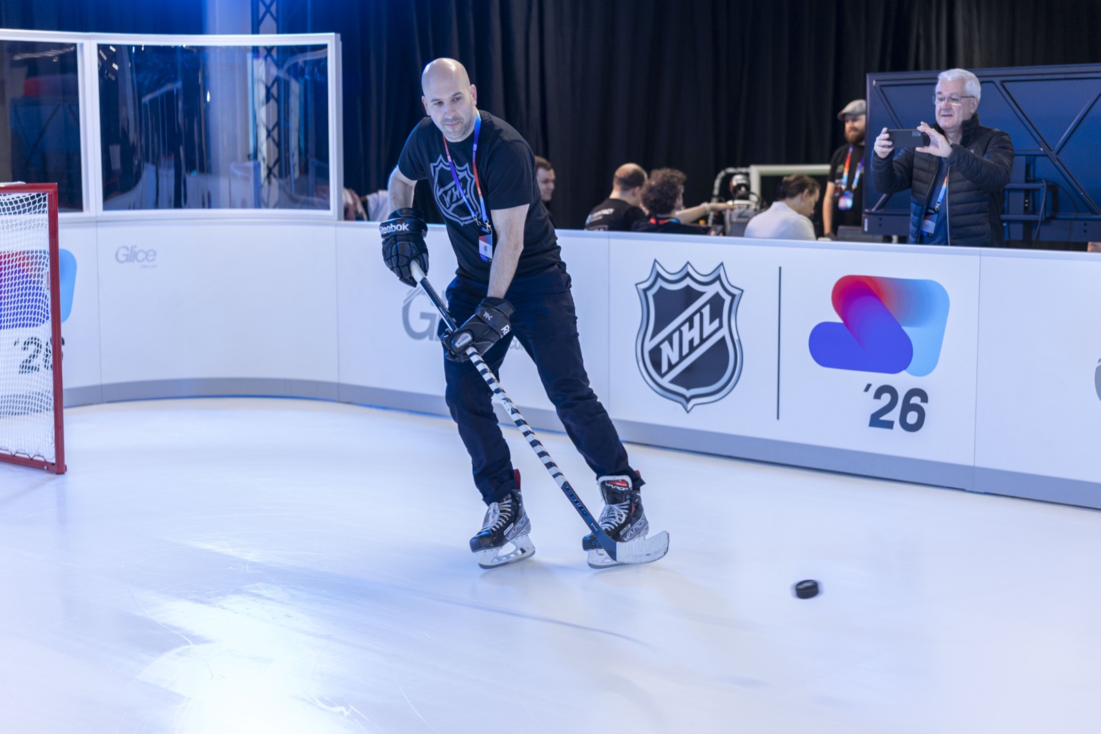Skøyting og puckkontroll på Glice-banen på Sports Innovation Conference 2026