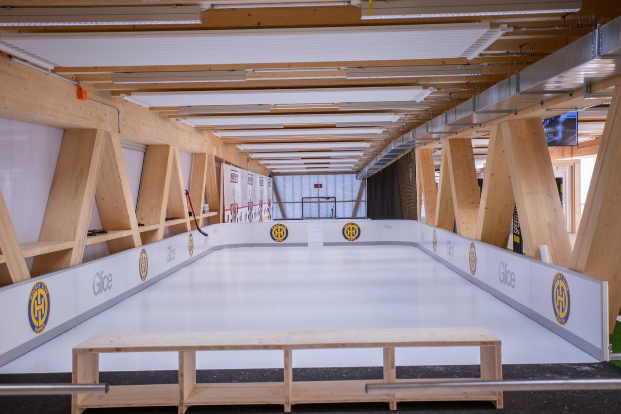 Flexible installation for hockey centers