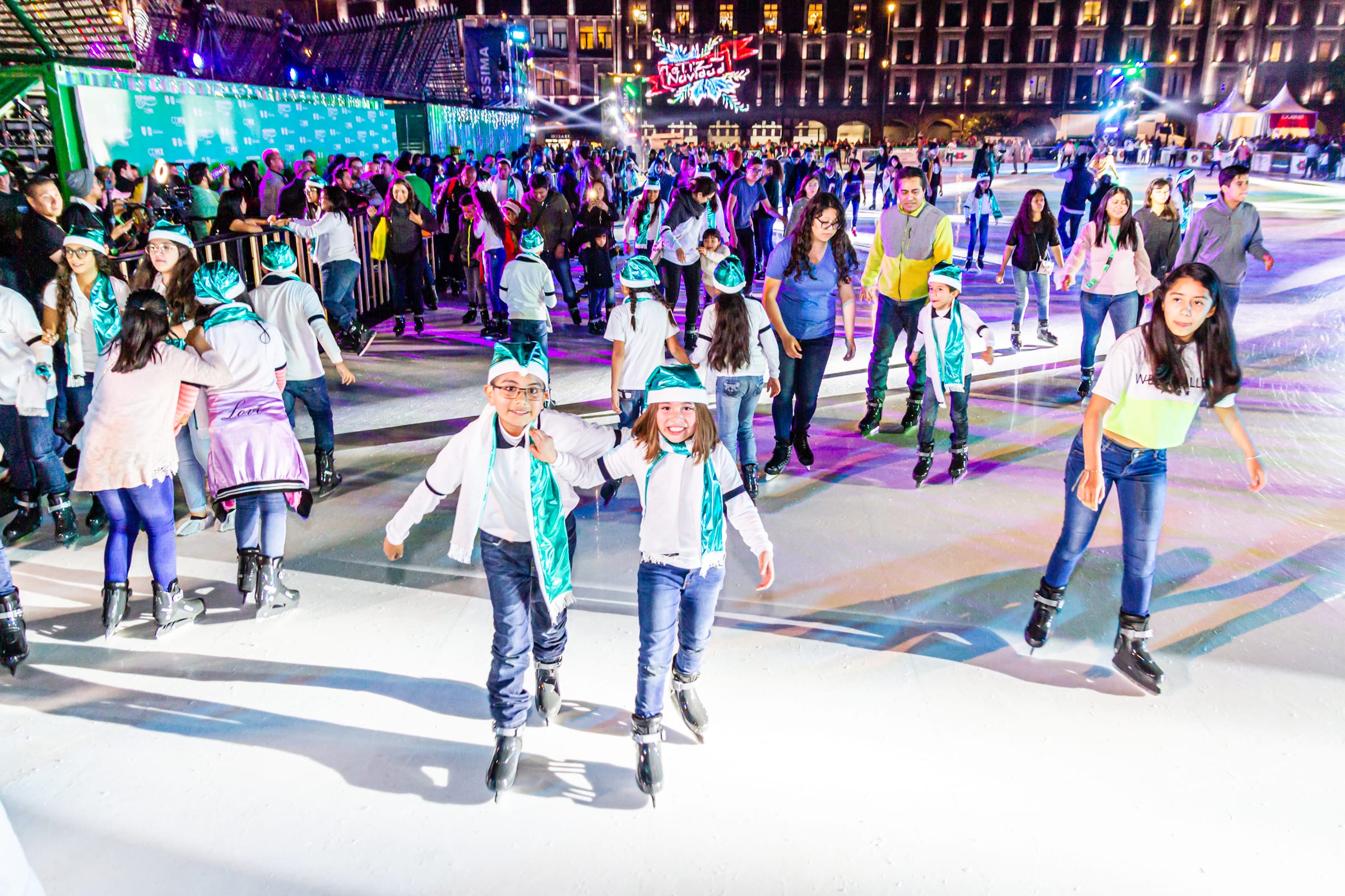 Children and families skating on the large-format Glice rink in Mexico City