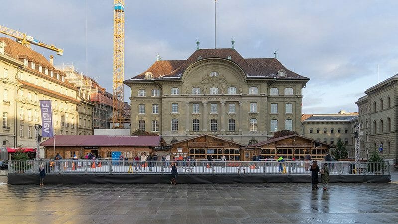 Bern installiert nachhaltige Kunsteisbahn | Glice