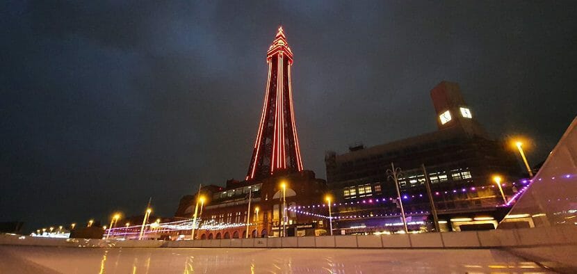 Blackpool im Vereinigten Königreich baut GROSS mit einer Glice Bahn aus Synthetikeis