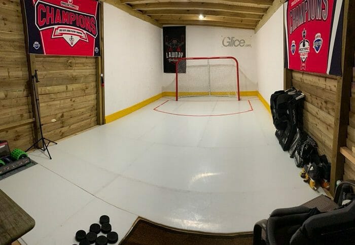 Room filled with synthetic ice panels