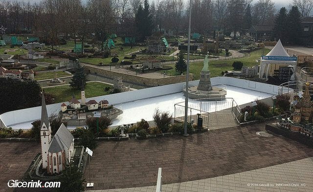 In wenigen Stunden um die Welt: Glice®  ökologische Synthetikeis Eislaufbahn im Minimundus Amusement Park in Klagenfurt, Österreich