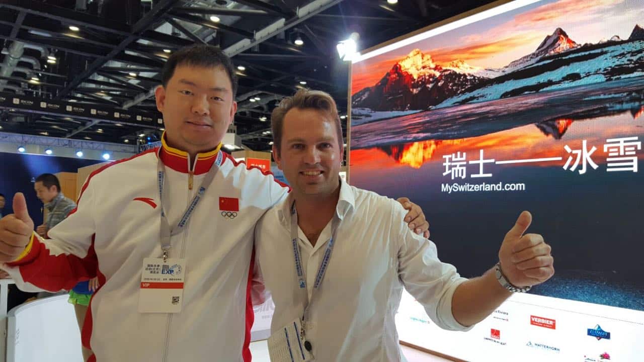 Il cofondatore di Glice® Ghiaccio Sintetico con un membro del Comitato Olimpico Cinese