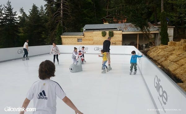 Glice® synthetische Eisbahn an bulgarischem Familien Camp & Hotel in den Bergen