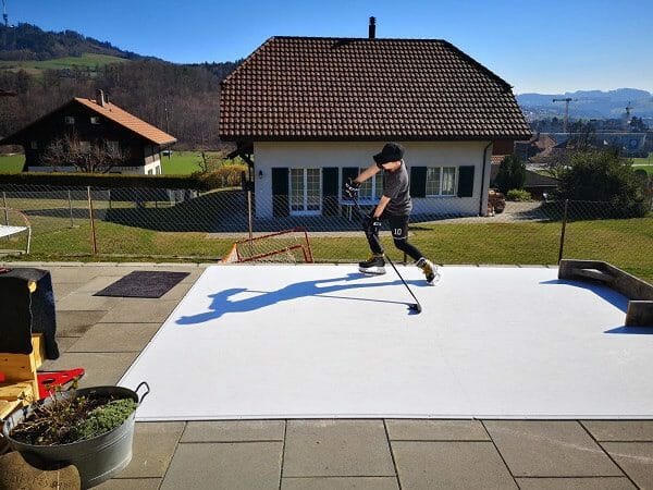 Glice® synthetisches Kunsteis Home Pad auf Schweizer Terrasse