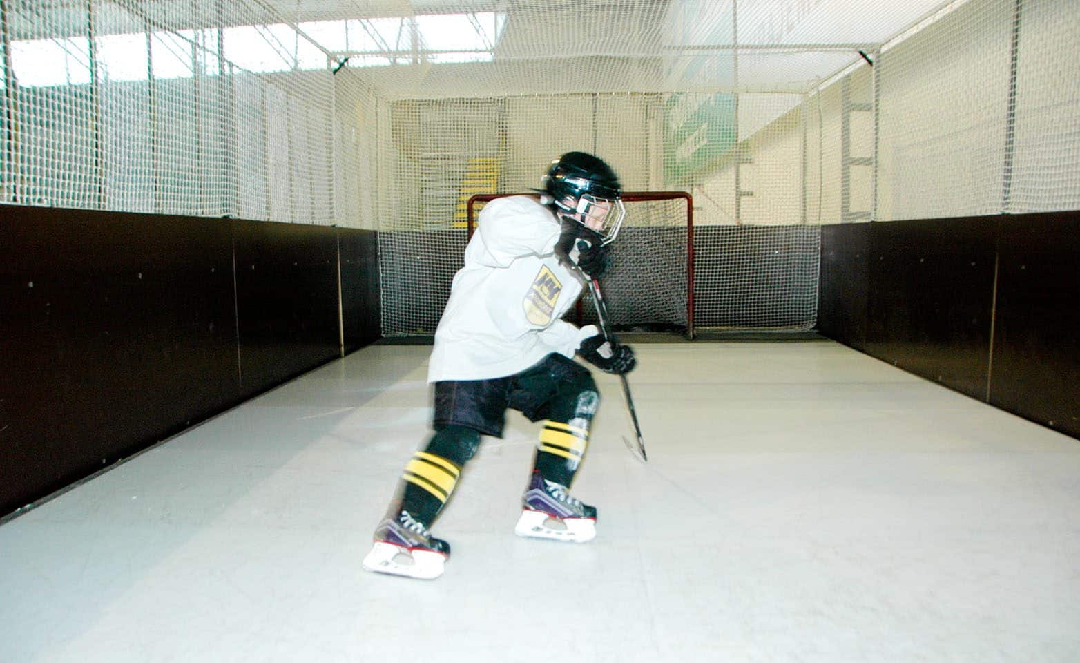 Ice Hockey Spieler auf Kunsteis