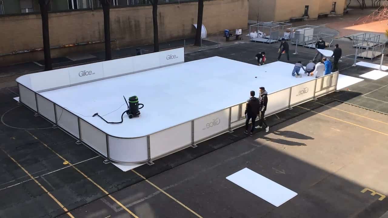 Installazione pista di ghiaccio sintetica Glice presso l’Associazione Scolastica Svizzera di Milano