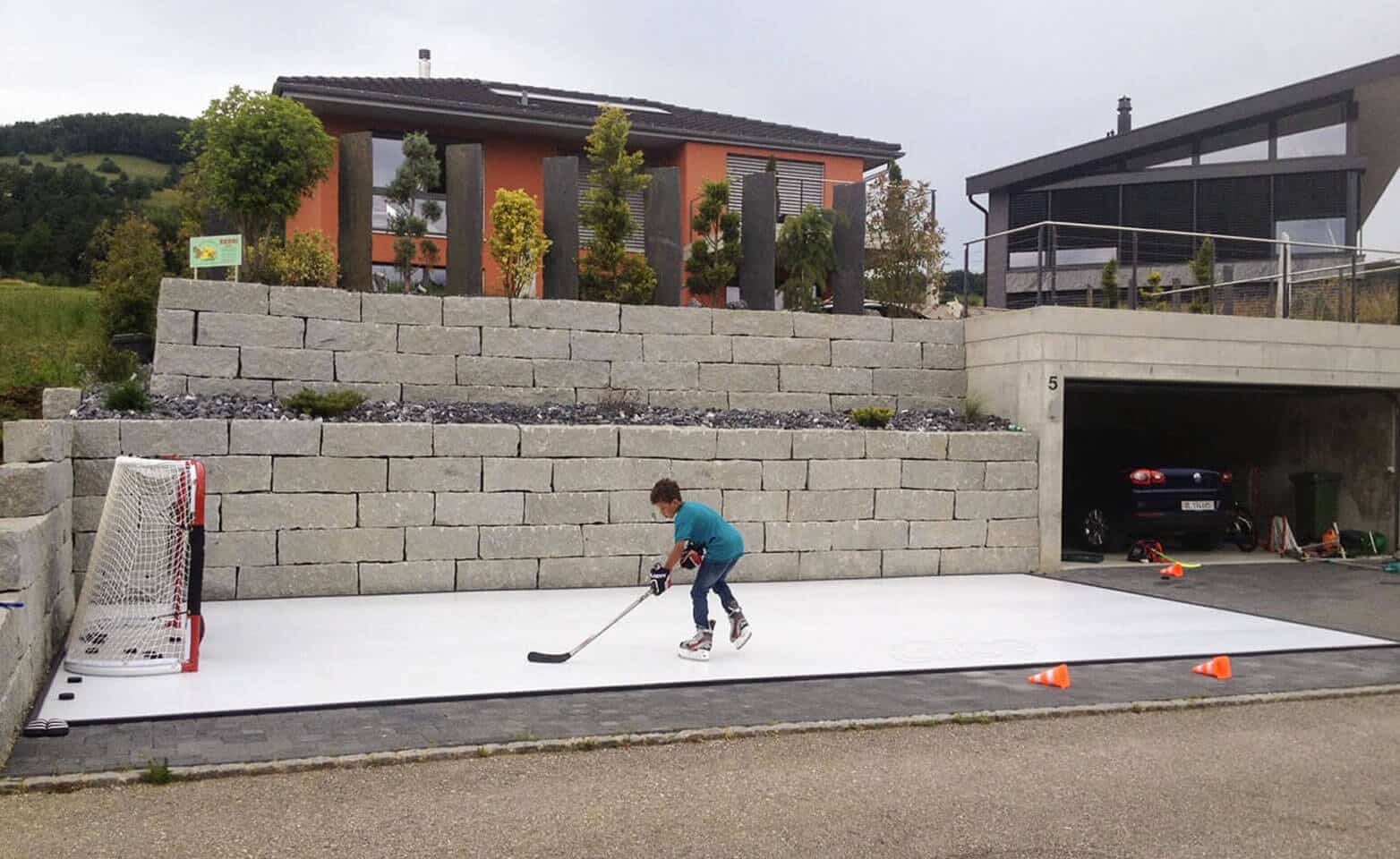 Partido de hockey en pista de hielo artificial