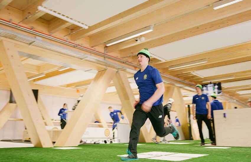 Allenamento fuori dal campo nel centro di hockey su ghiaccio