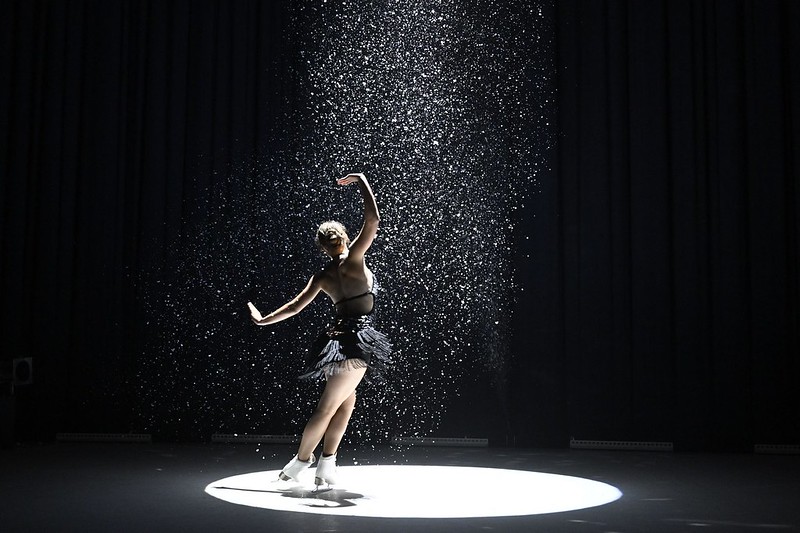 Peut-on faire du patinage artistique sur de la glace synthétique ?