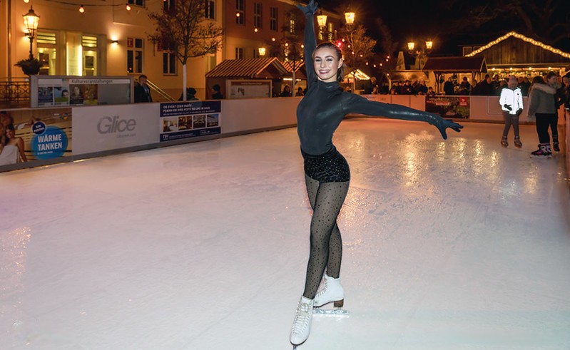 Figure skater on Glice