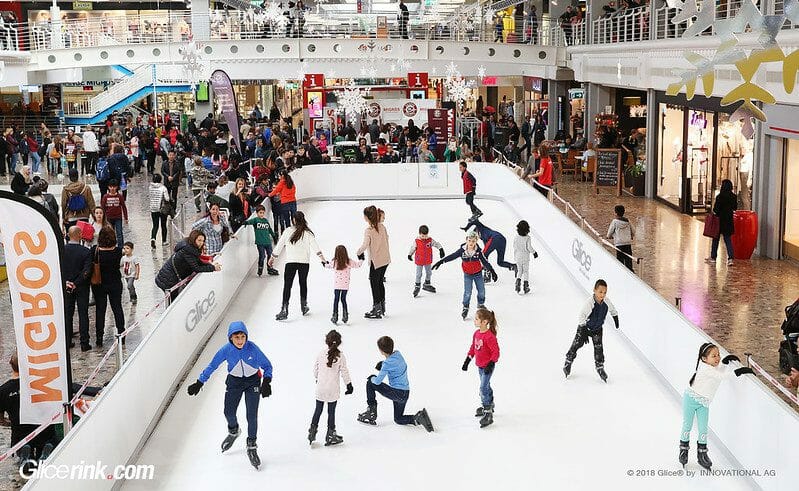 Besuchte Eisbhahn im Shoppingcenter