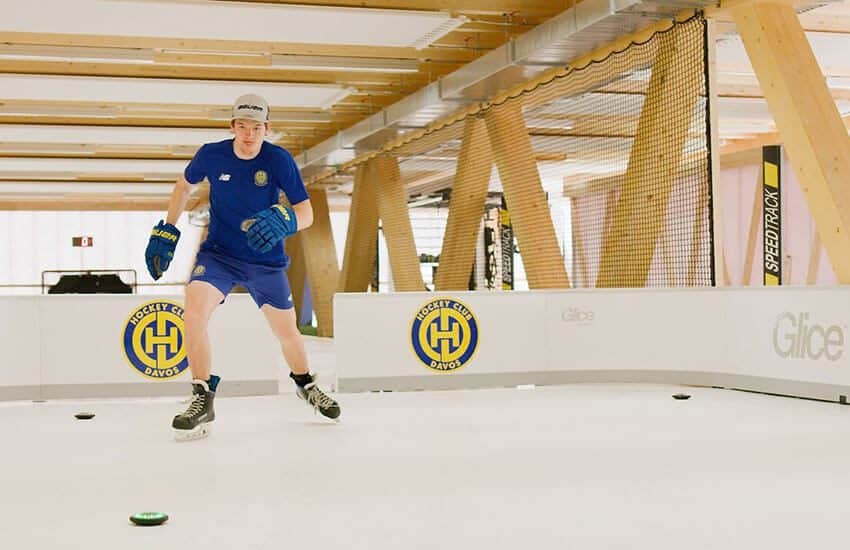 Centro hockey Glice con giocatore in allenamento