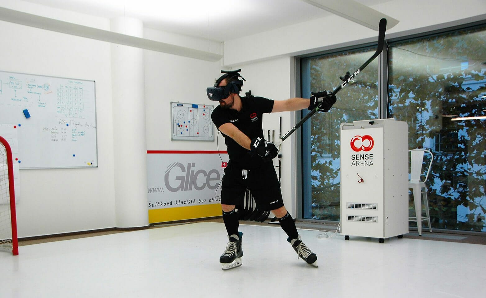 Giocare a hockey su ghiaccio con la realtà virtuale